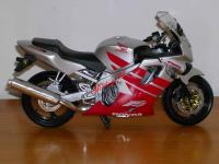 0777 - NEW-RAY - HONDA CBR 600 F4