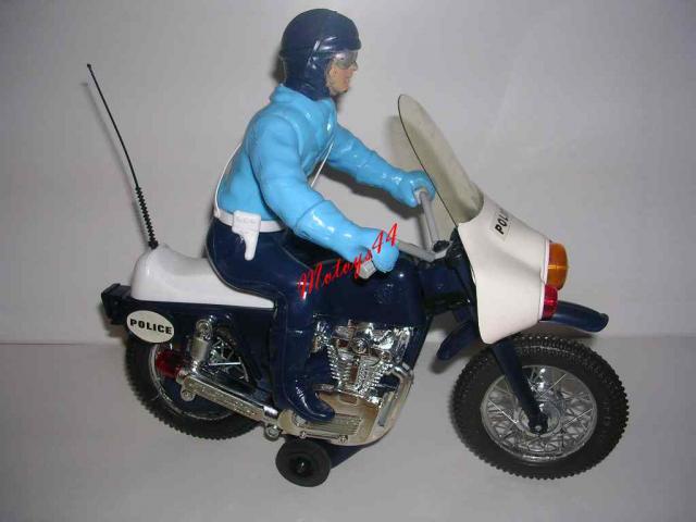 *3843 MOTO DE POLICE JOUSTRA